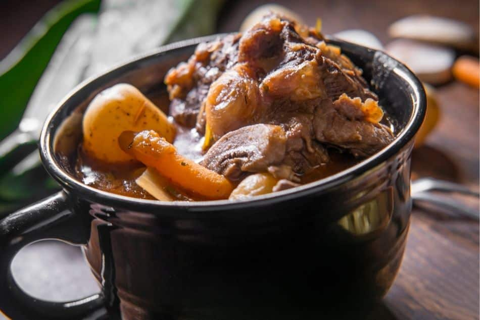 https://uplifd.com/wp-content/uploads/2021/11/Potjiekos-South-African-oxtail-stew-baby-potatoes-carrots-mushrooms.jpg