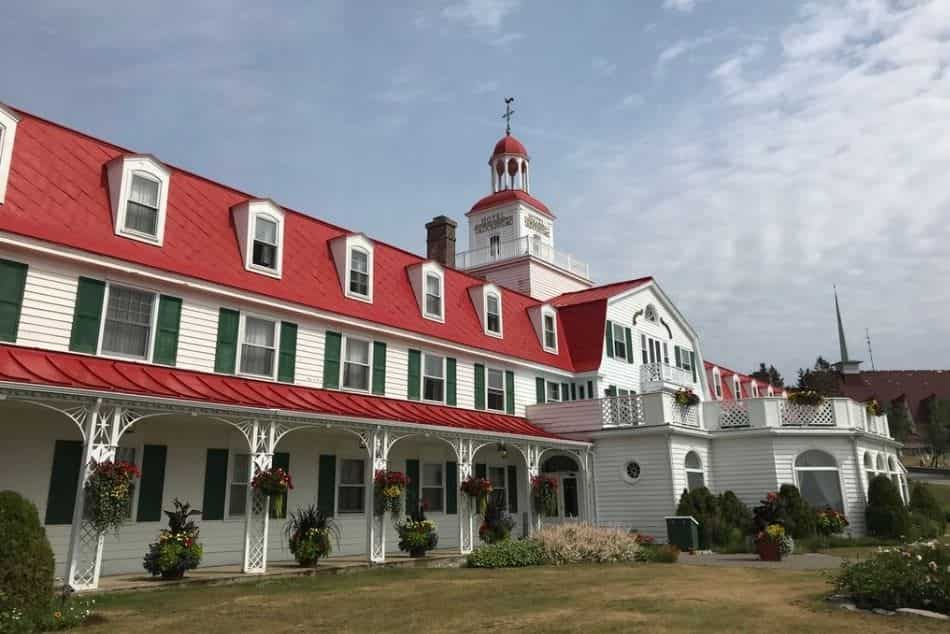 Tadoussac Hotel entrance