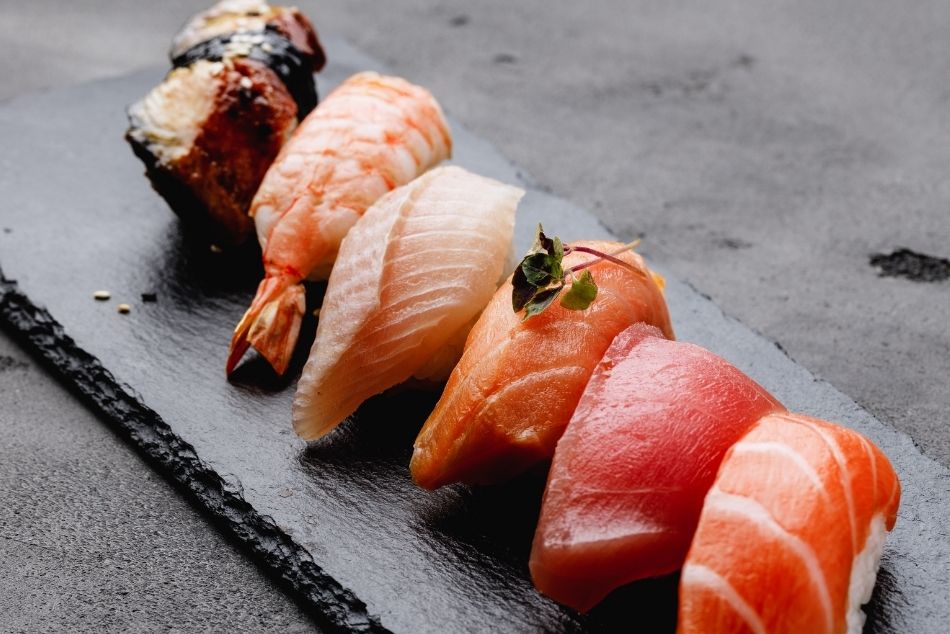 Set-of-nigiri-sushi-served-on-plate