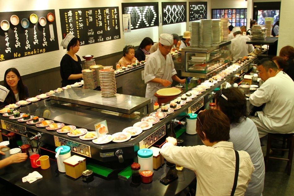 running-sushi-restaurant-from-Asakusa
