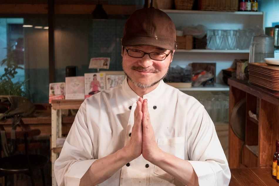 Japanese-restaurateur-thanking-his-customers-for-dining